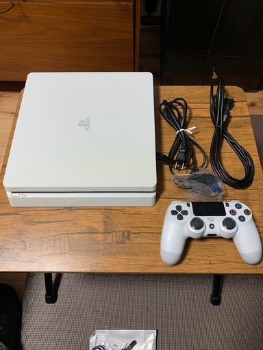 PS4ホワイト本体+ソフト６本