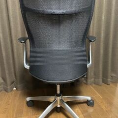 オカムラ フィーゴメッシュチェア 固定肘付 ブラック　CJ51BR FDM1 2015年製の画像