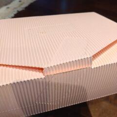 ピンク紙製BOXの画像