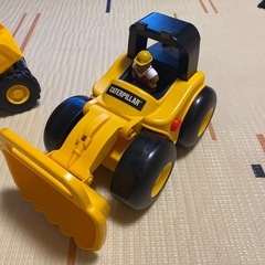音が鳴って動く！　ダンプカーとショベルカーのおもちゃの画像