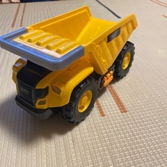 音が鳴って動く！　ダンプカーとショベルカーのおもちゃの画像