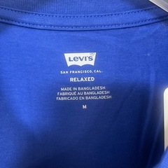 新品未使用　Levi's リーバイス　青 M Tシャツ　腕ストライプ  サイズM  半袖Tシャツ 半袖 Tシャツ ネイビーの画像