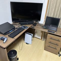 ニトリ　ワークパソコンデスク(RB004 140 MBR)　受け取り希望期間：9月6日〜9月11日の画像