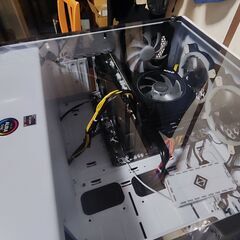 🔥【超美麗なRGBギミック搭載!】目を引く白のゲーミングPC 出品🔥の画像