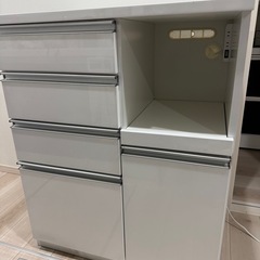 9/4まで食器棚、レンジラックの画像