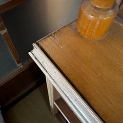 寄木の食器棚の画像