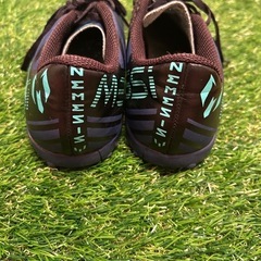 adidasトレーニングシューズsize22.5の画像