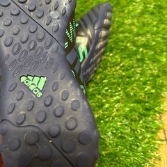 adidasトレーニングシューズsize22.5の画像