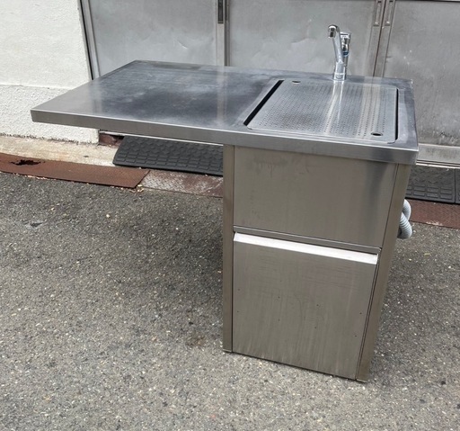 特注品 業務用 台付き 1槽シンク 混合水栓 蛇口付き 幅1120×奥735×高さ840(mm) 一層シンク 一層 1層 一槽 店舗 厨房機器 扉付き 大阪