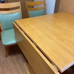食卓テーブルセットの画像