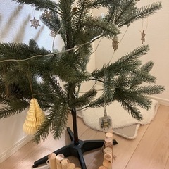 【募集中】【お値下げ予定なし】IKEA クリスマスツリー　150センチ　飾り　足元隠しの画像