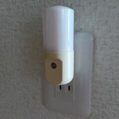 ELPA センサー付きライト 2個の画像