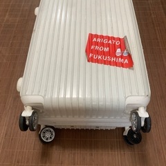 キャリーケース白の画像