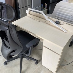 オフィステーブルと椅子 学習セットの画像
