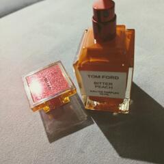 【ほぼ未使用】【金額相談OK】TOMFORD　BitterPeachオードパルファム50mlの画像