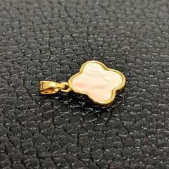 シェル🍀白　ペンダントトップの画像