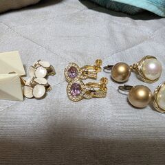 ピアス15セット中古と自在リング9セット　中古の画像