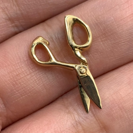 K18 ハサミ　ペンダントトップ　2.1g 開閉可能