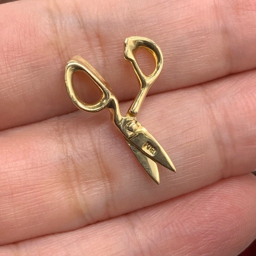 K18 ハサミ　ペンダントトップ　2.1g 開閉可能