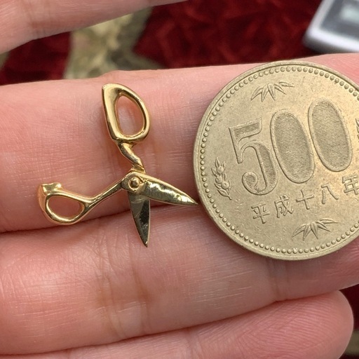 K18 ハサミ　ペンダントトップ　2.1g 開閉可能