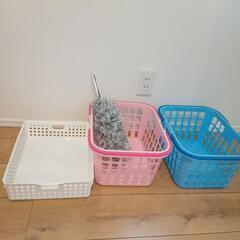 カゴ3つとモップ