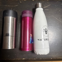 フライパン、中華鍋、水筒の画像