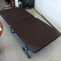 折りたたみベットの画像