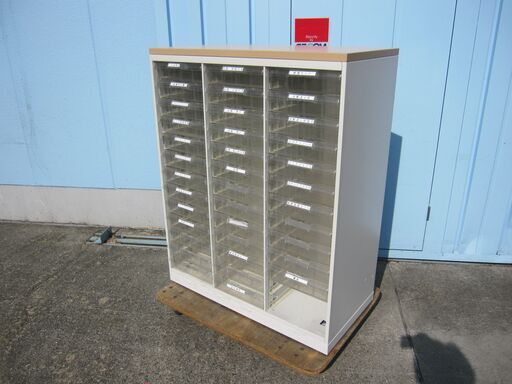 3列13段クリアケース　ホワイト　天板付き　900ｘ450ｘ1130　ナイキ製　2ヶ所トレイ無し
