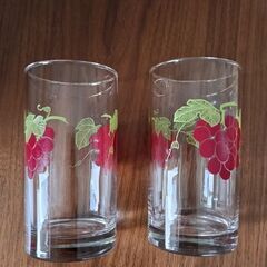 ブドウ柄🍇グラス2個　昭和っぽいの画像