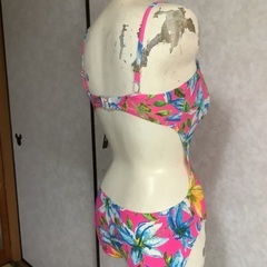 新品、水着。ワンピースにスカート付きです。の画像