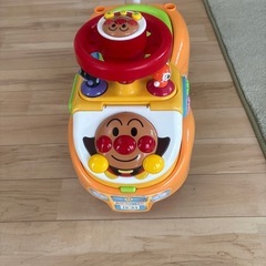 あんぱんまんの車の画像