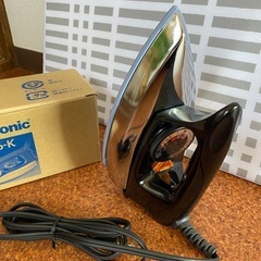 パナソニック コードつきドライアイロン(ブラック) NI-A66-K Panasonic 自動アイロン [NIA66K]パナソニック コードつきドライアイロン(ブラック) NI-A66-K Panasonic 自動アイロン [NIA66K]　と　山崎実業 北欧風 暮らしの定番 平型ちょい掛けアイロン台 チェック グレー 1個 4989　のセットの画像