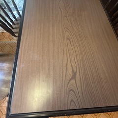 テーブル、
椅子セットの画像