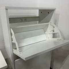 靴箱、イス？荷台の画像