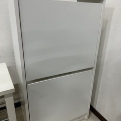 靴箱、イス？荷台の画像
