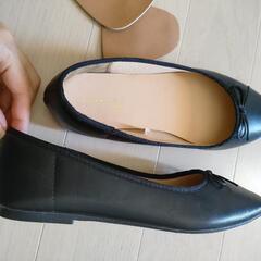 黒のぺったんこパンプス　の画像