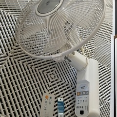 壁掛け扇風機の画像