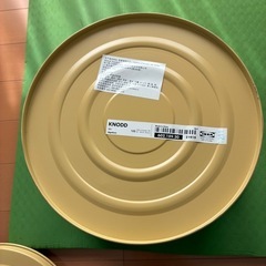 IKEAの蓋付き金属ゴミ箱　イエローの画像