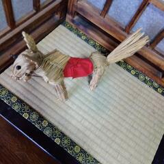 藁の馬の人形の画像