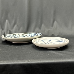 11132😸 砥部焼 梅山作 染付唐草文皿 平皿の画像