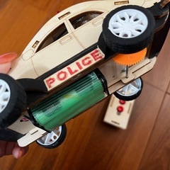 木製　手作りおもちゃ　パトカーの画像