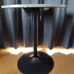 カフェテーブルの画像