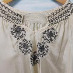 【ブージュルード】 M 新品 アイボリー シルクの画像