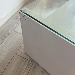 ガラステーブルの画像