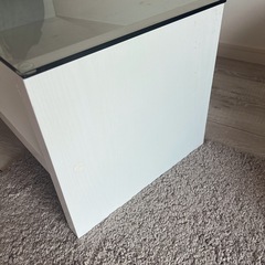 ガラステーブルの画像