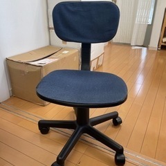 【無料】事務用イス 2脚（使用感あり・ガタつきあり）