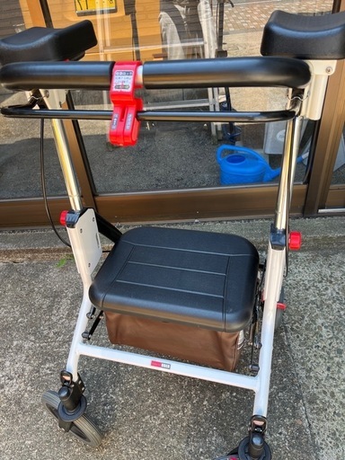 歩行補助器　　ARM FIT