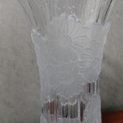 ガラス製花びん　の画像