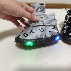 13センチ　光るブーツの画像