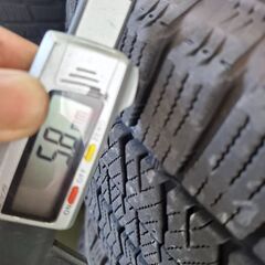 スタッドレス　215.60R16の画像